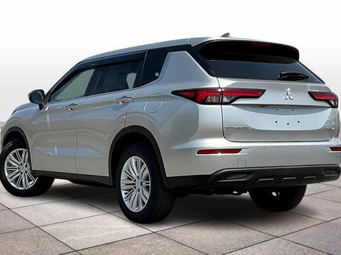 New 2025 Mitsubishi Outlander ES image 3