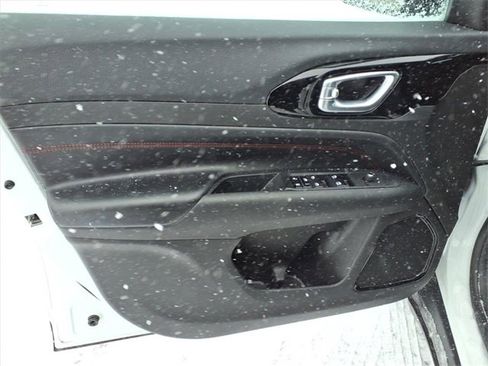 Used 2024 Jeep Compass Trailhawk image 11