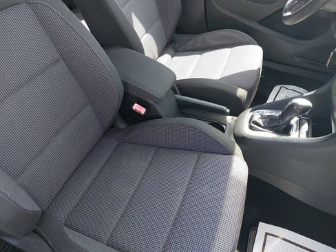 Used 2013 Volkswagen Golf 4-Door FWD image 10