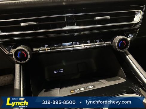 Used 2025 Chevrolet Traverse LT image 12