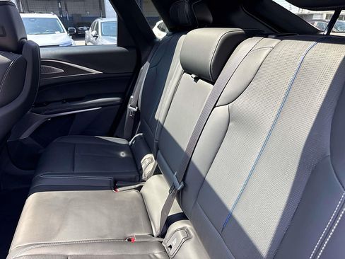 Used 2024 Cadillac Lyriq Luxury AWD/4WD image 12