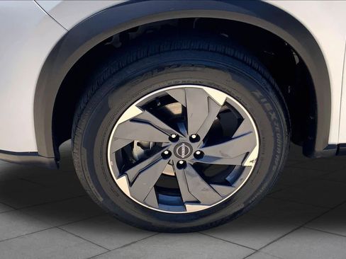 Used 2025 Nissan Rogue SV AWD/4WD image 10