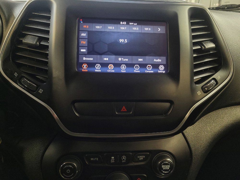 Used 2020 Jeep Cherokee Latitude FWD image 25