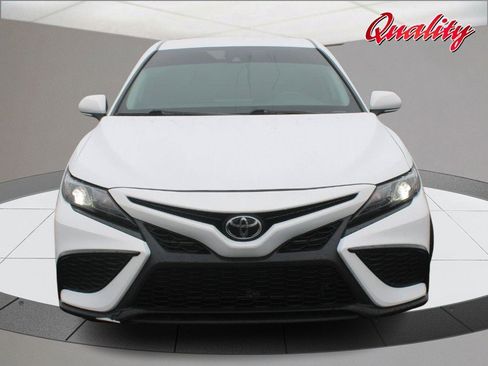 Used 2022 Toyota Camry SE image 10