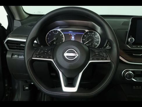 Used 2025 Nissan Altima 2.5 SV FWD image 22