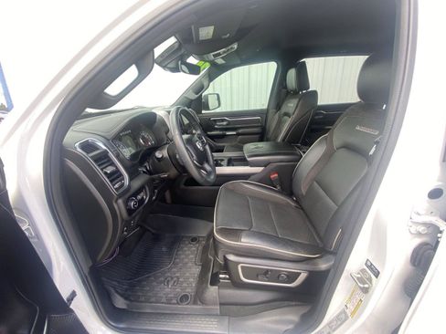 Used 2024 RAM 1500 Laramie AWD/4WD image 10