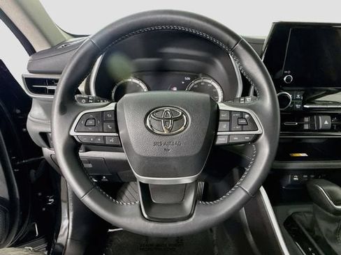 Certified 2025 Toyota Highlander XLE FWD image 13