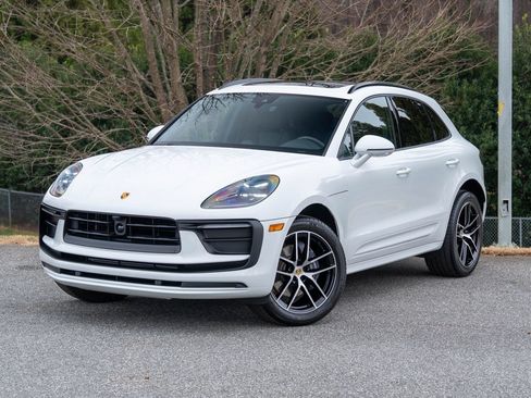 Certified 2025 Porsche Macan AWD/4WD image 2