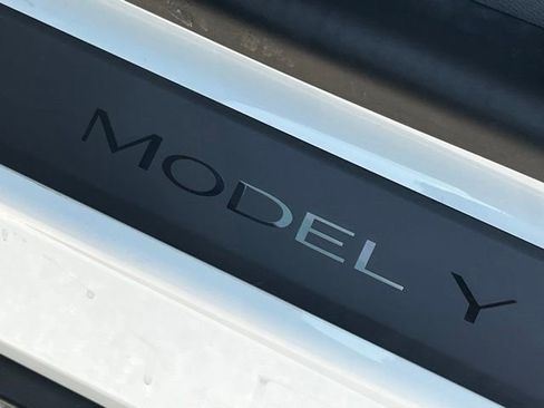 Used 2021 Tesla Model Y Long Range AWD/4WD image 27