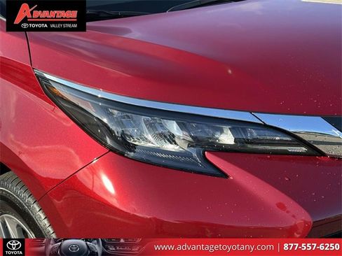 Used 2025 Toyota Sienna XLE image 13