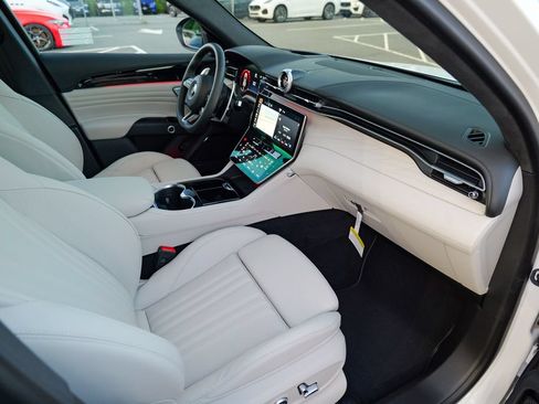 Used 2025 Maserati Grecale GT AWD/4WD image 35