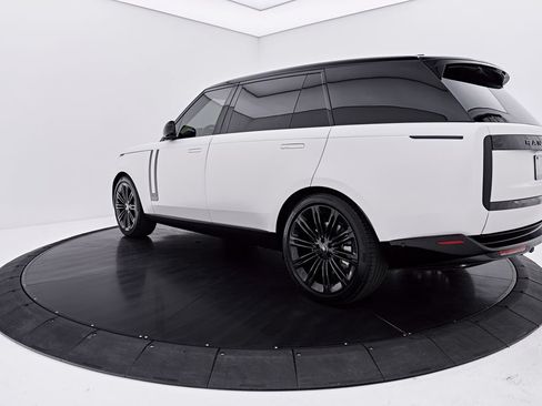 Used 2025 Land Rover Range Rover Long Wheelbase SE AWD/4WD image 12