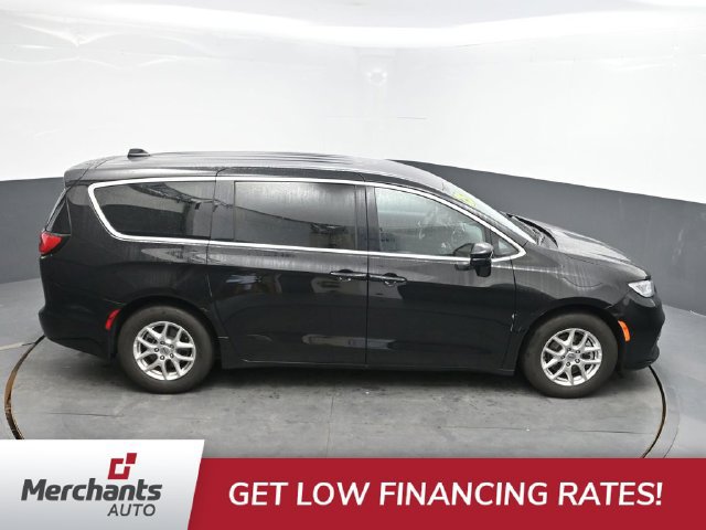 Used 2025 Chrysler Pacifica Select FWD image 41