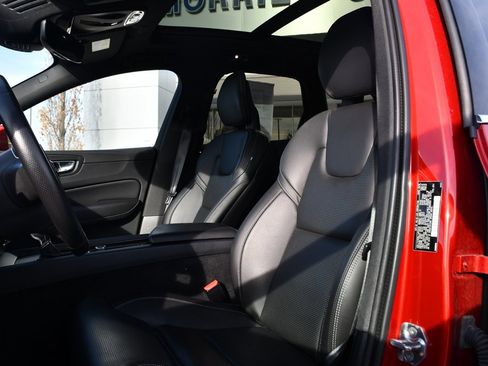 Used 2018 Volvo XC60 T5 Inscription w/ Luxury Seat Package image 13
