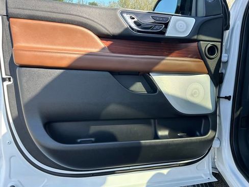 Used 2022 Lincoln Navigator Reserve image 19