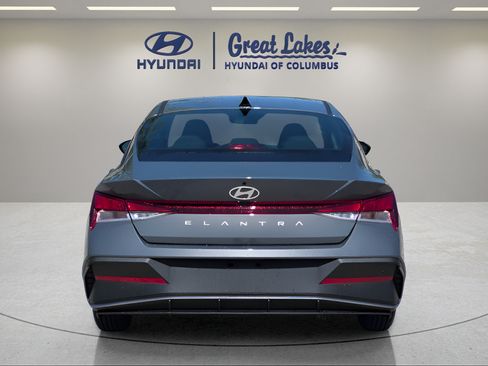 New 2026 Hyundai Elantra SE FWD image 4