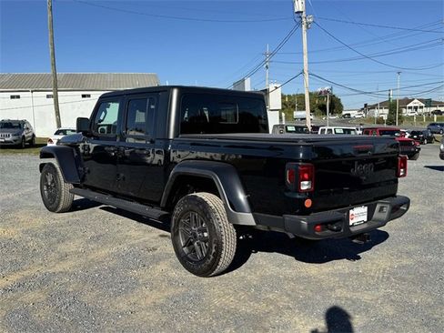 New 2025 Jeep Gladiator Sport image 21