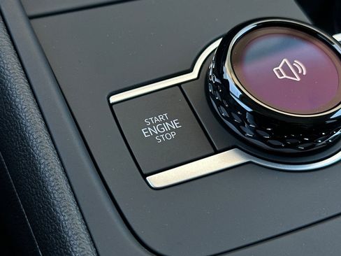 New 2025 Volkswagen Tiguan SE image 22