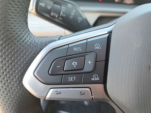 New 2026 Volkswagen Tiguan SE R-Line AWD/4WD image 17