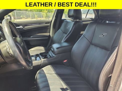 Used 2018 Chrysler 300 S RWD image 9