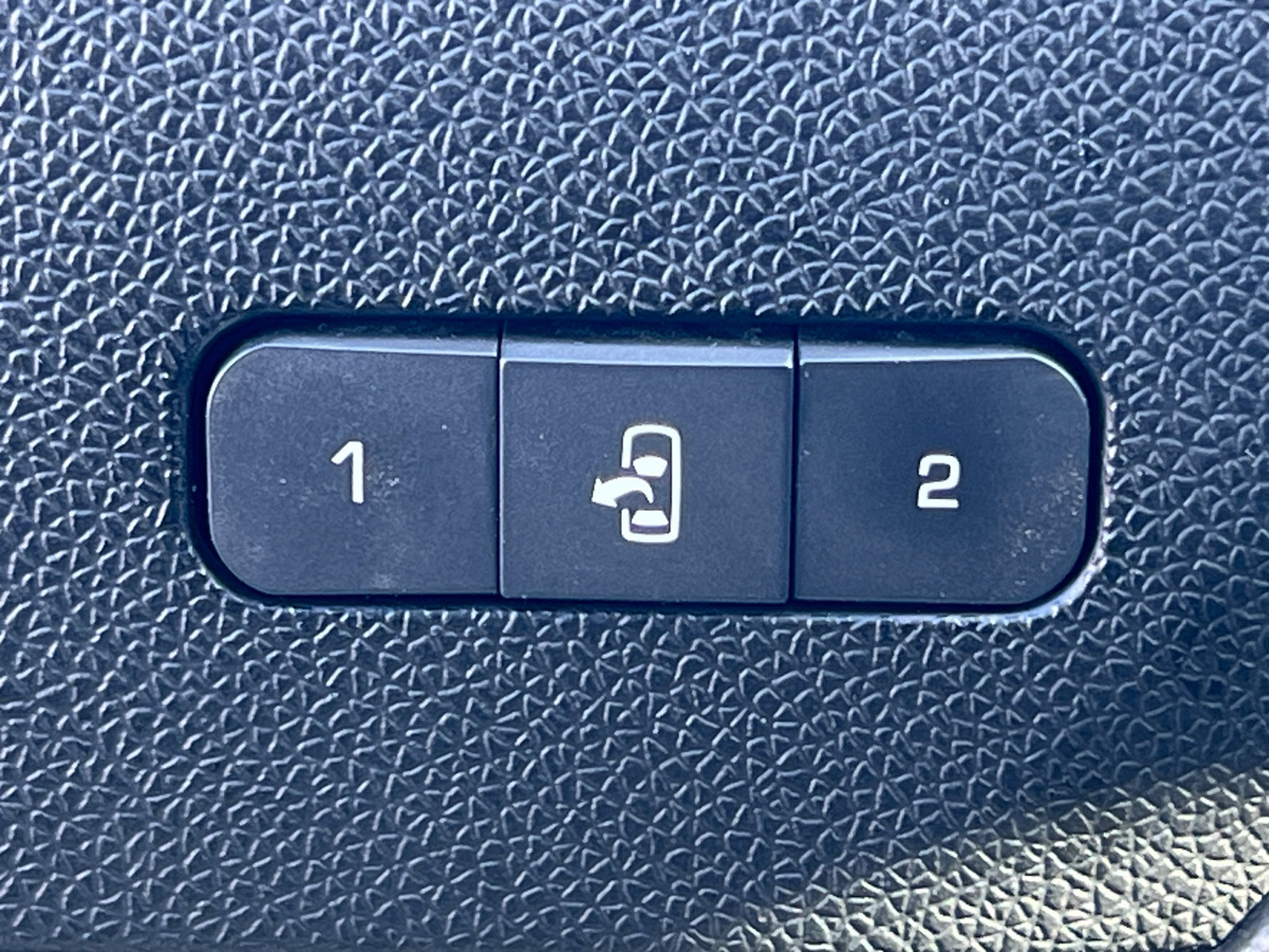 Used 2015 Chevrolet Traverse LTZ AWD/4WD image 7