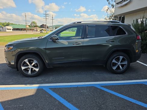 Used 2019 Jeep Cherokee Limited AWD/4WD image 7