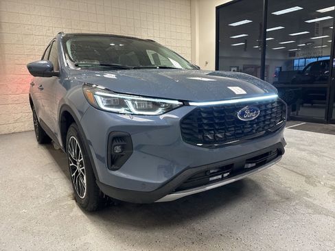 New 2026 Ford Escape SE w/ PHEV Premium Package image 9