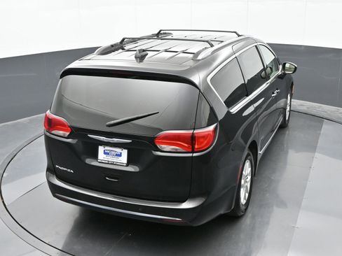 Used 2020 Chrysler Pacifica Touring-L image 36