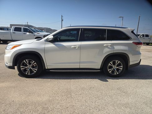 Used 2016 Toyota Highlander XLE FWD image 6