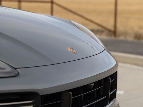 Used 2023 Porsche Cayenne Turbo GT image 8