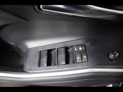 Used 2023 Toyota Highlander XLE AWD/4WD image 17