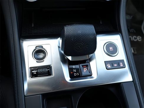 Used 2022 Jaguar F-PACE SVR image 29