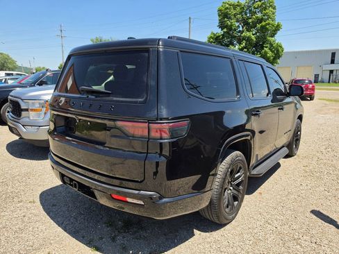 Used 2023 Jeep Wagoneer 4WD w/ Premium Group I image 2