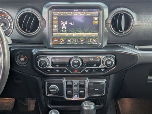 Used 2021 Jeep Gladiator Overland AWD/4WD image 15