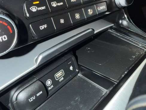 Used 2020 Kia Stinger GT1 RWD image 11