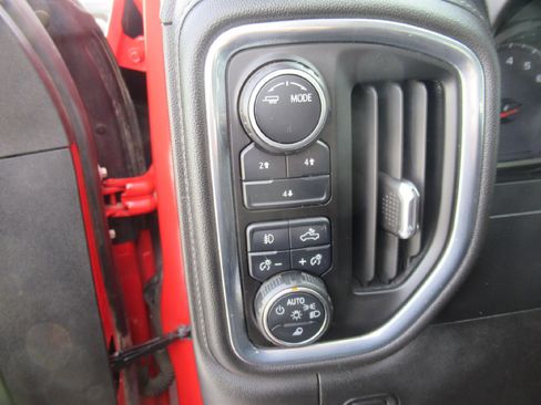 Used 2022 Chevrolet Silverado 3500 LT w/ Convenience Package image 10