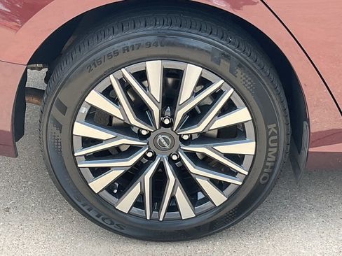 Used 2025 Nissan Altima 2.5 SV FWD image 7