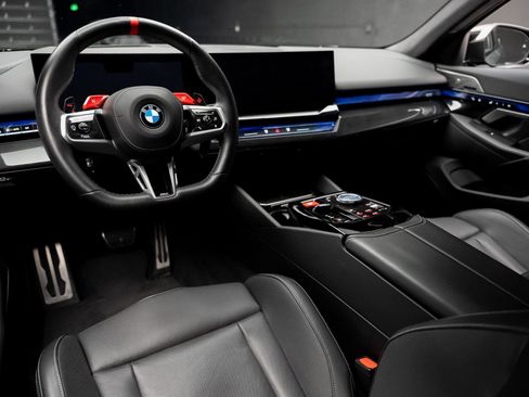 Used 2025 BMW M5 w/ Carbon Package image 2