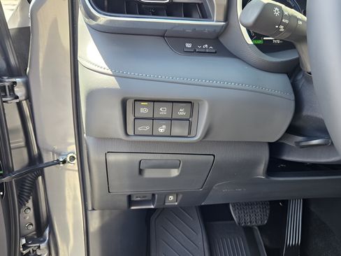 Certified 2026 Toyota Highlander Limited AWD/4WD image 15