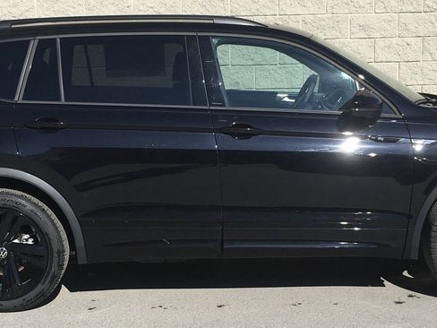 New 2024 Volkswagen Tiguan SE R-Line image 3