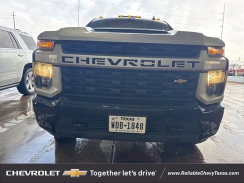 Used 2021 Chevrolet Silverado 2500 Custom w/ Custom Value Package image 2
