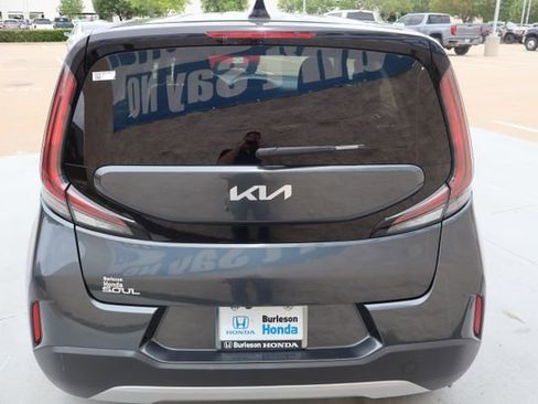 Used 2025 Kia Soul LX w/ LX Technology Package FWD image 8