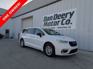 Used 2025 Chrysler Pacifica Select video 1