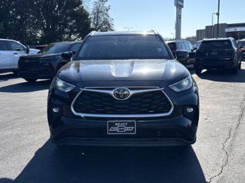 Used 2021 Toyota Highlander XLE image 17