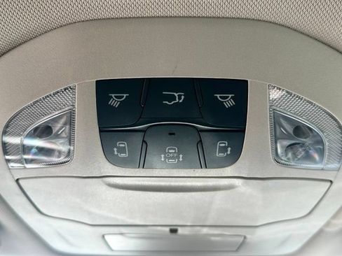 Used 2024 Chrysler Pacifica Touring-L AWD/4WD image 37