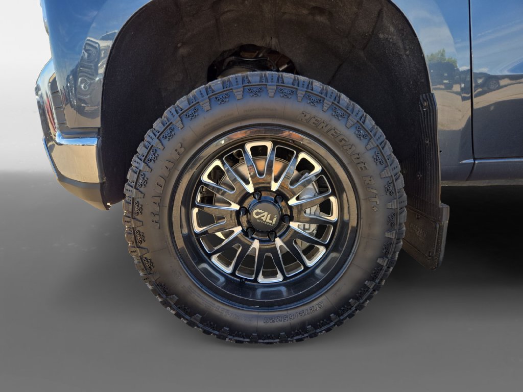 Used 2020 Chevrolet Silverado 1500 LTZ w/ LTZ Plus Package AWD/4WD image 14