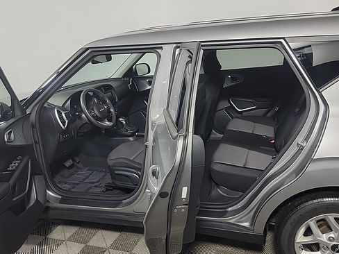 Used 2023 Kia Soul LX w/ LX Technology Package image 16