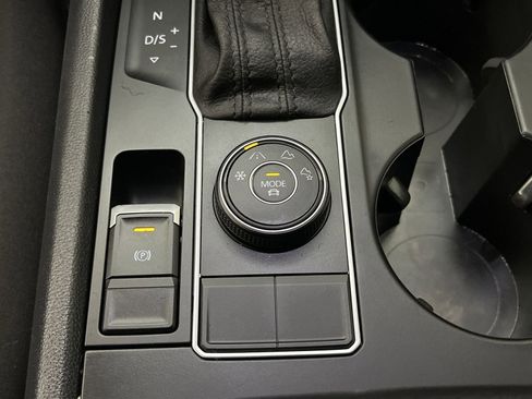 Used 2021 Volkswagen Atlas S image 30