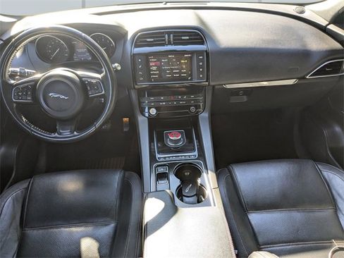 Used 2017 Jaguar F-PACE Prestige image 16