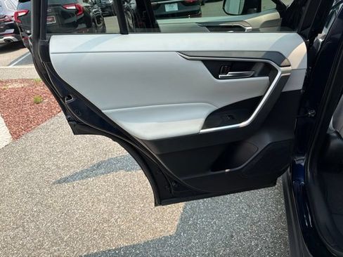 Used 2022 Toyota RAV4 XLE w/ Convenience Package AWD/4WD image 15